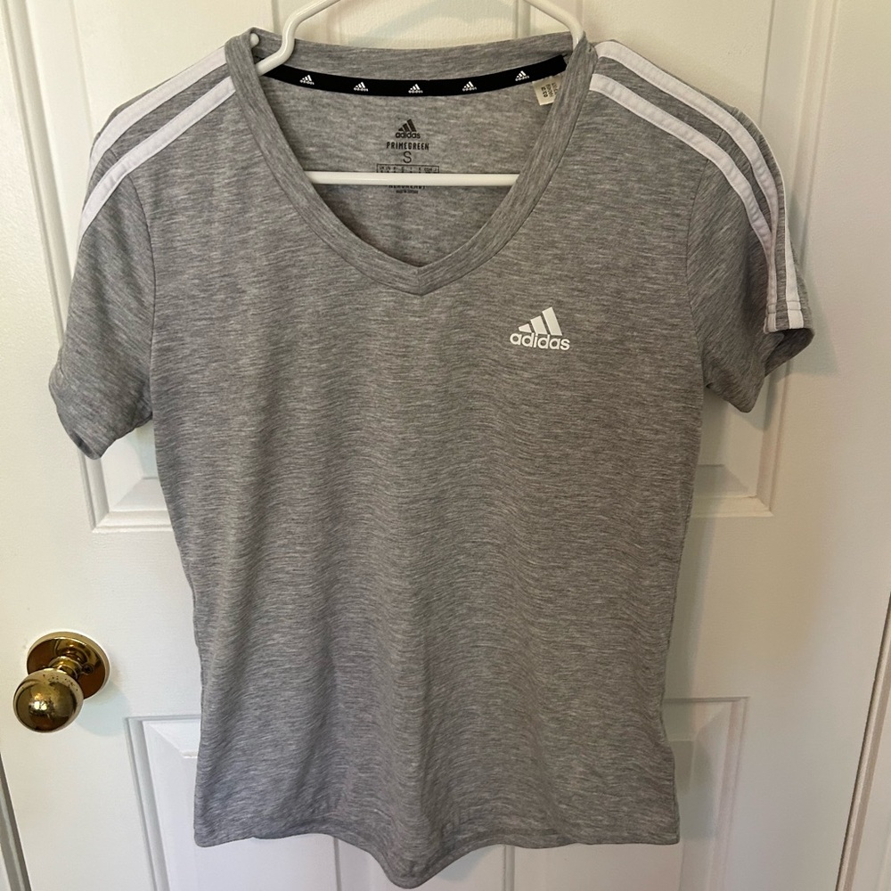 Adidas, t-shirts, like new, size Small.